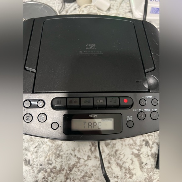 Sony CFD-S70 CD Player Cassette Recorder AM/FM Radio Boombox MegaBass - Picture 12 of 13